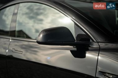 Седан Tesla Model 3 2021 в Черновцах
