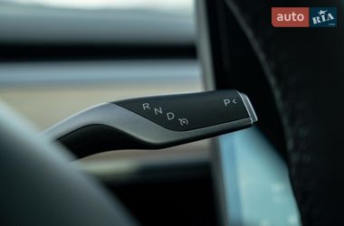 Седан Tesla Model 3 2021 в Черновцах