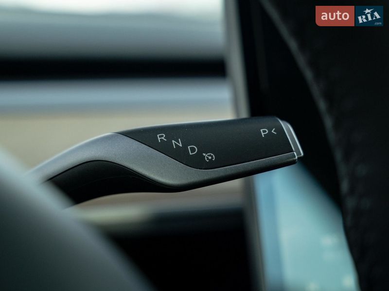 Седан Tesla Model 3 2021 в Черновцах