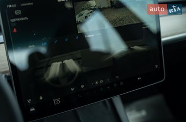 Седан Tesla Model 3 2021 в Черновцах