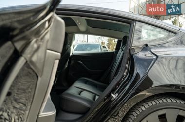 Седан Tesla Model 3 2021 в Черновцах