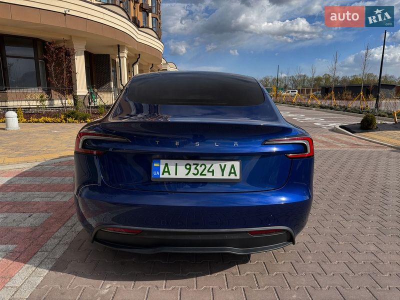 Седан Tesla Model 3 2025 в Киеве