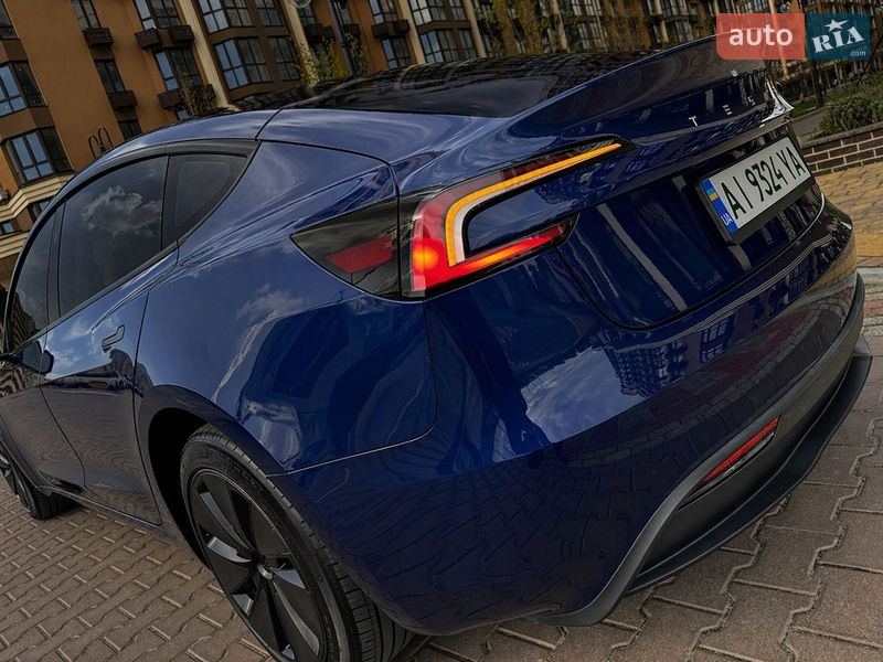 Седан Tesla Model 3 2025 в Киеве