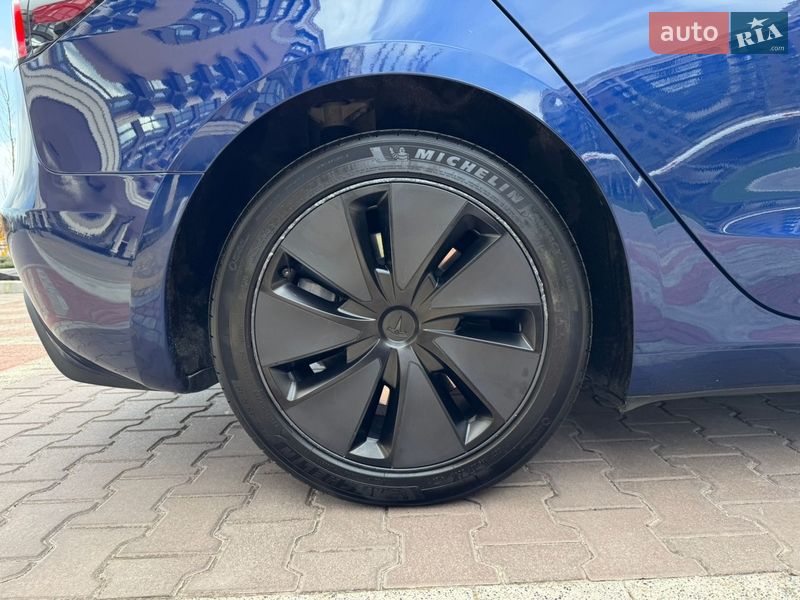 Седан Tesla Model 3 2025 в Киеве