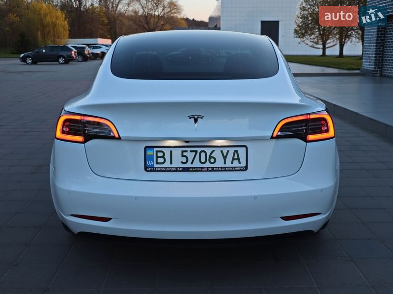 Седан Tesla Model 3 2022 в Кременчуге