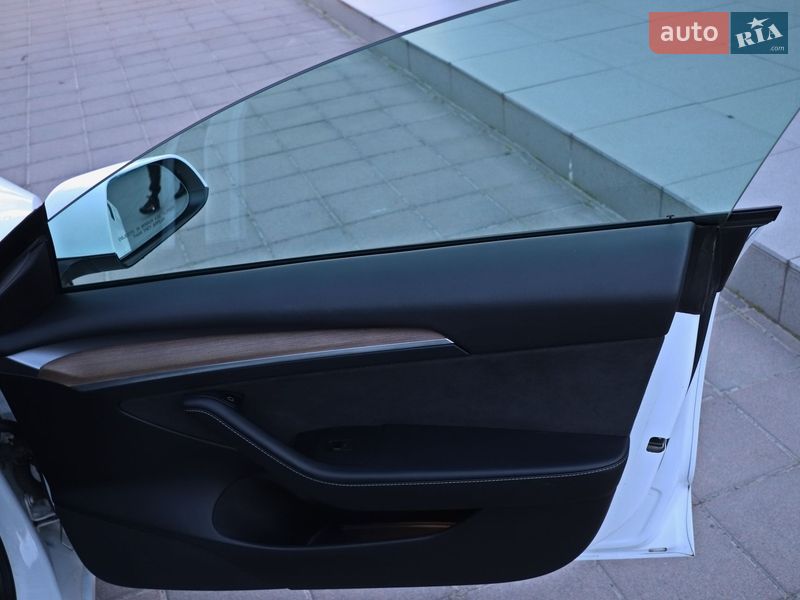 Седан Tesla Model 3 2022 в Кременчуге