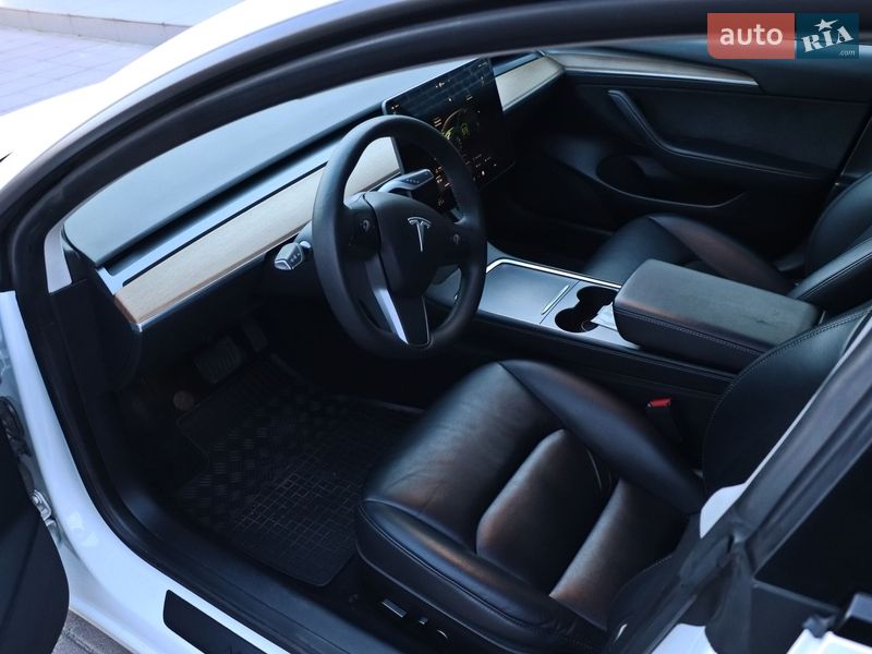 Седан Tesla Model 3 2022 в Кременчуге