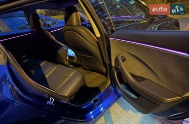 Седан Tesla Model 3 2025 в Киеве