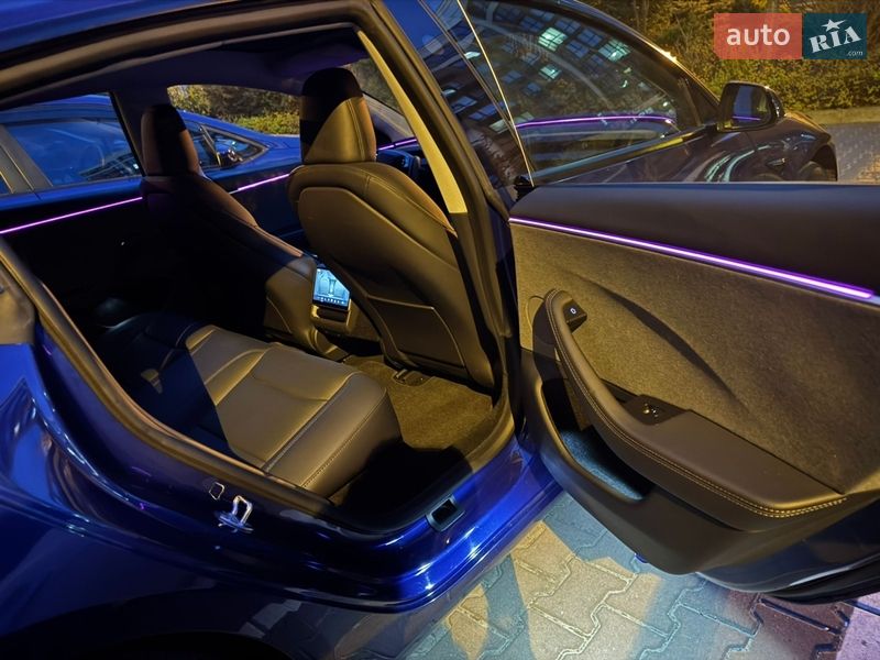 Седан Tesla Model 3 2025 в Киеве