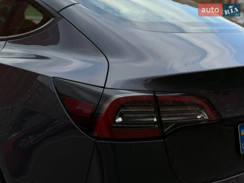 Седан Tesla Model 3 2023 в Киеве