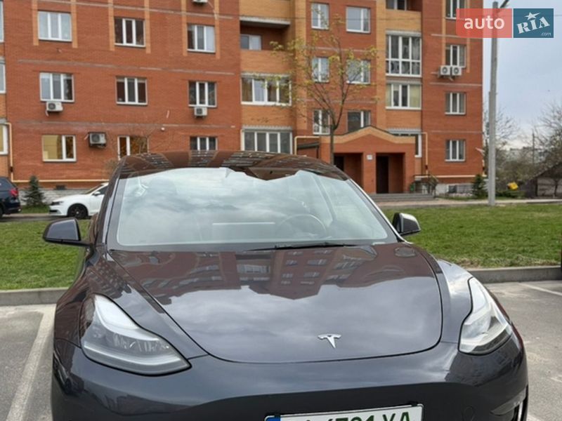 Седан Tesla Model 3 2023 в Киеве