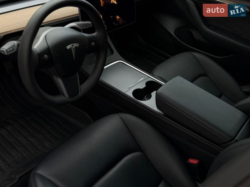 Седан Tesla Model 3 2023 в Киеве