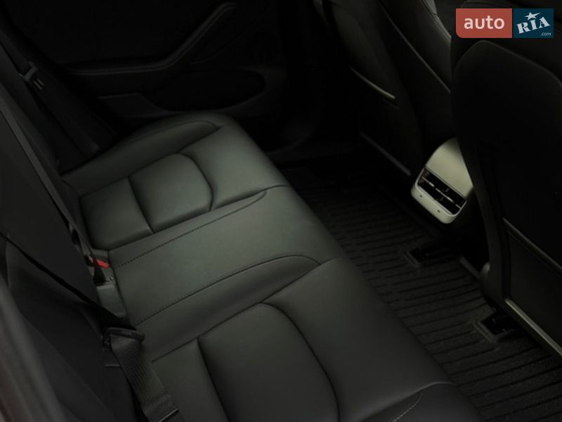 Седан Tesla Model 3 2023 в Киеве