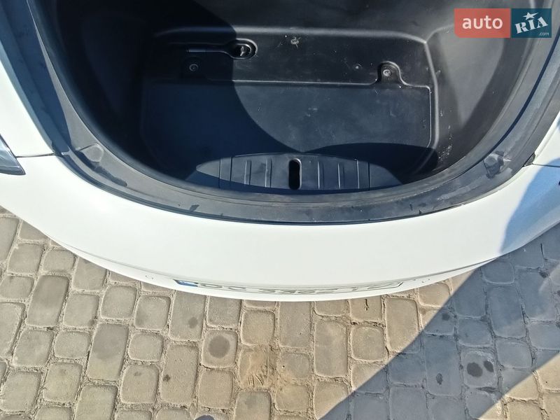 Седан Tesla Model 3 2020 в Львове