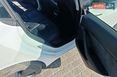 Седан Tesla Model 3 2020 в Львове