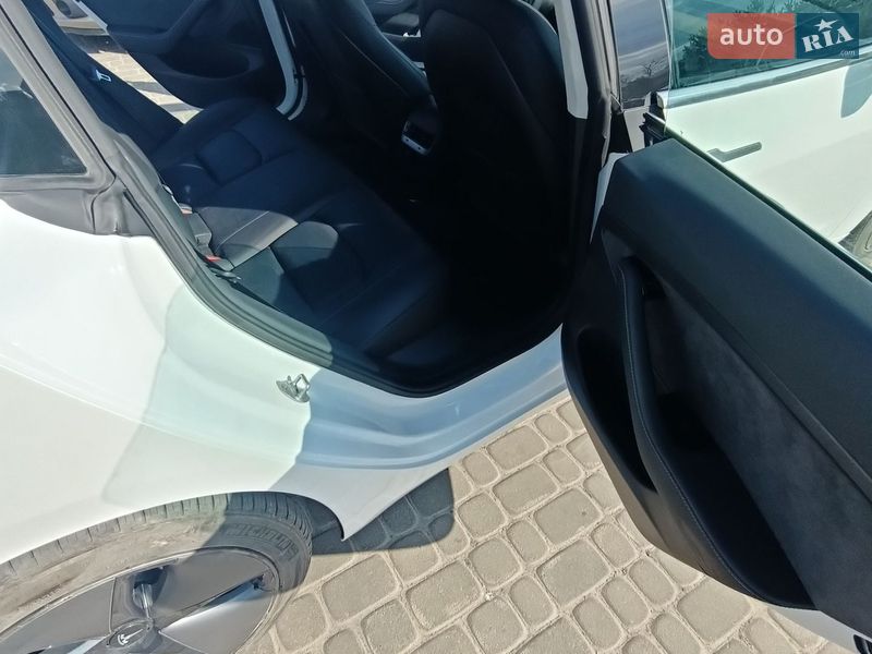 Седан Tesla Model 3 2020 в Львове
