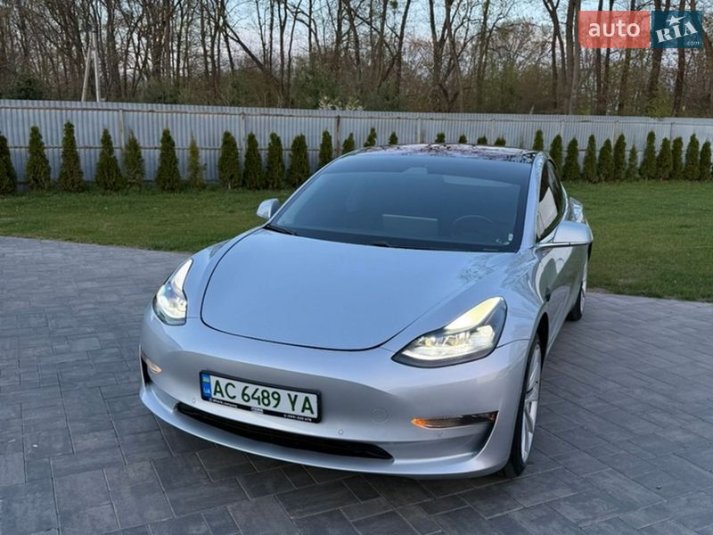 Седан Tesla Model 3 2018 в Луцьку