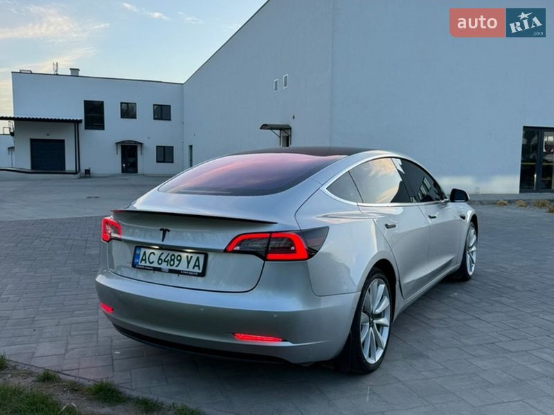 Седан Tesla Model 3 2018 в Луцьку