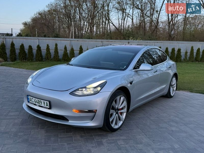 Седан Tesla Model 3 2018 в Луцьку