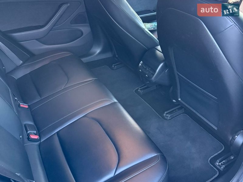 Седан Tesla Model 3 2018 в Луцьку