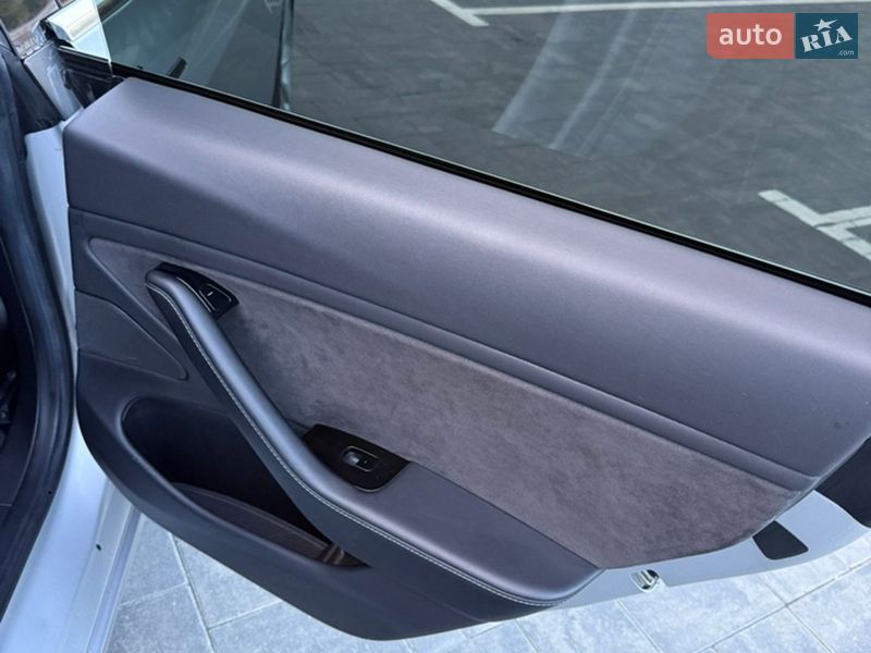 Седан Tesla Model 3 2018 в Луцьку