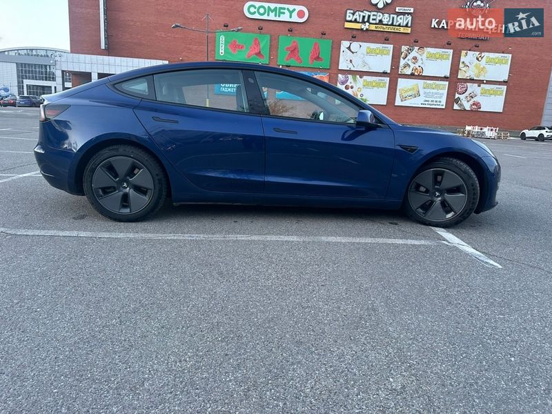 Седан Tesla Model 3 2020 в Броварах