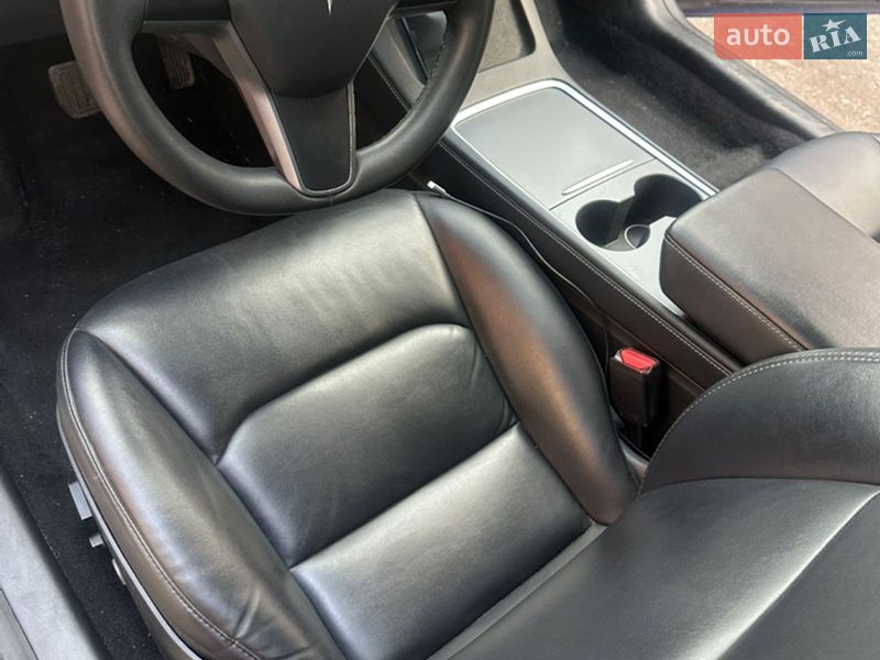 Седан Tesla Model 3 2020 в Броварах