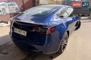 Седан Tesla Model 3 2023 в Киеве