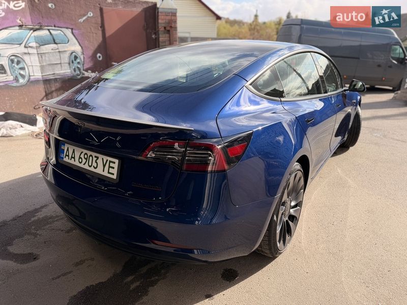 Седан Tesla Model 3 2023 в Киеве