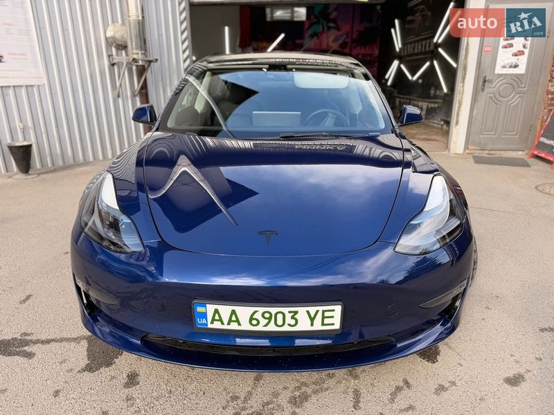 Седан Tesla Model 3 2023 в Киеве