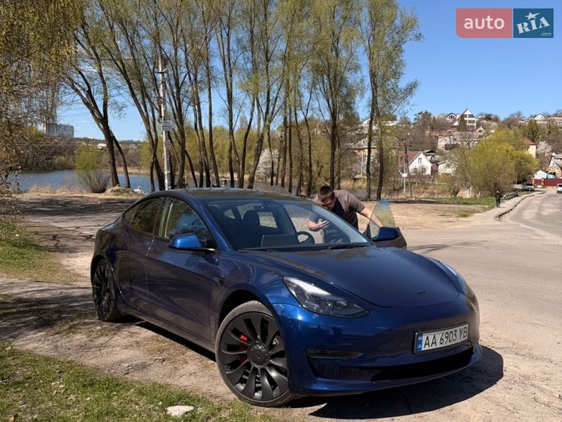 Седан Tesla Model 3 2023 в Киеве