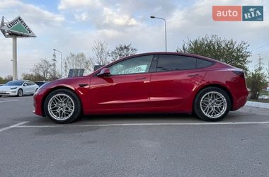 Седан Tesla Model 3 2021 в Киеве