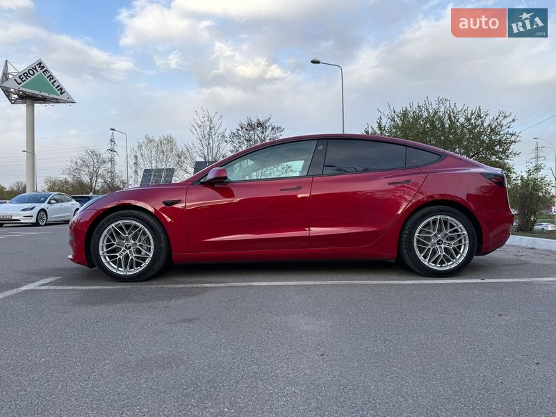 Седан Tesla Model 3 2021 в Киеве