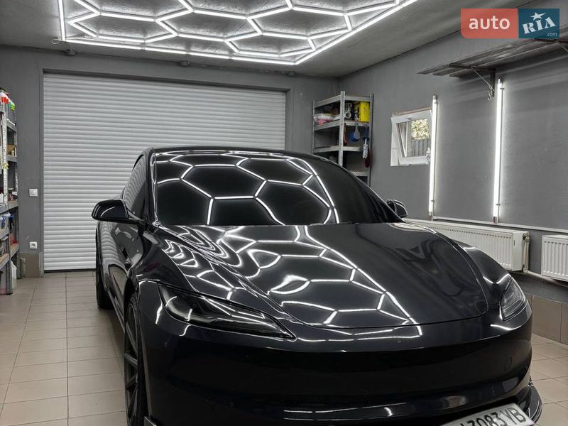 Седан Tesla Model 3 2024 в Черноморске