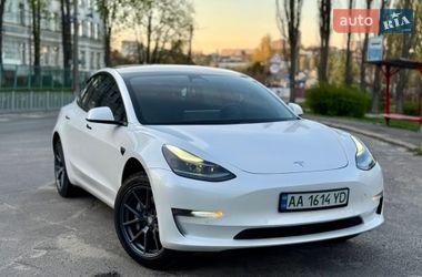 Седан Tesla Model 3 2021 в Киеве
