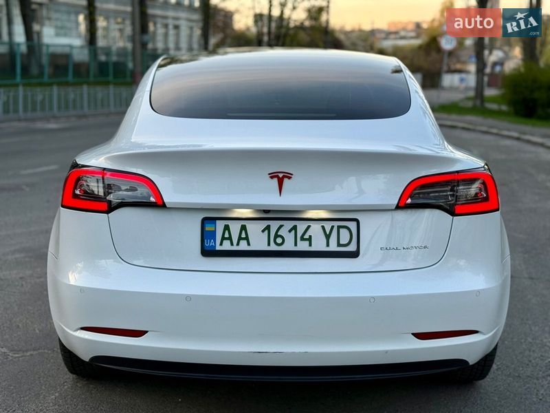 Седан Tesla Model 3 2021 в Киеве