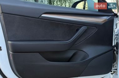 Седан Tesla Model 3 2021 в Киеве