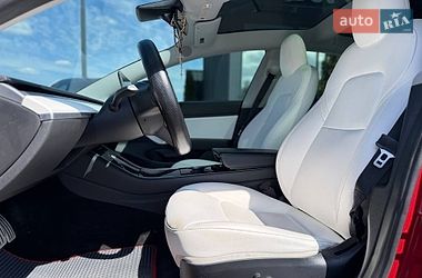 Седан Tesla Model 3 2020 в Львове