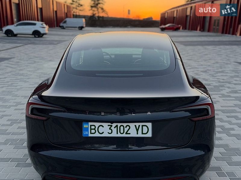 Седан Tesla Model 3 2024 в Львове