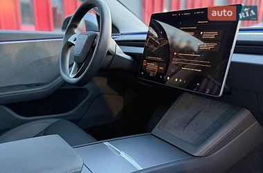 Седан Tesla Model 3 2024 в Львове