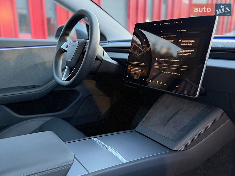 Седан Tesla Model 3 2024 в Львове