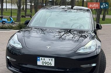 Седан Tesla Model 3 2022 в Киеве