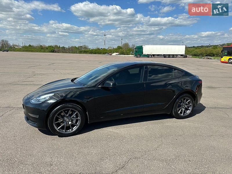 Седан Tesla Model 3 2018 в Ужгороді