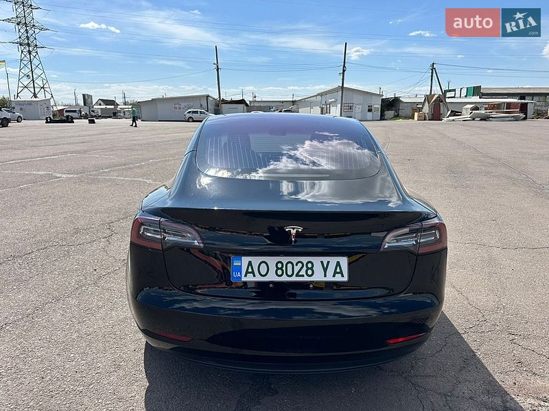 Седан Tesla Model 3 2018 в Ужгороді