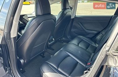 Седан Tesla Model 3 2018 в Ужгороді
