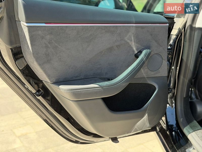 Седан Tesla Model 3 2024 в Тернополе