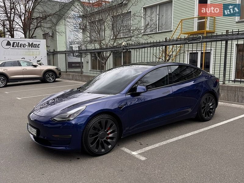 Седан Tesla Model 3 2021 в Киеве
