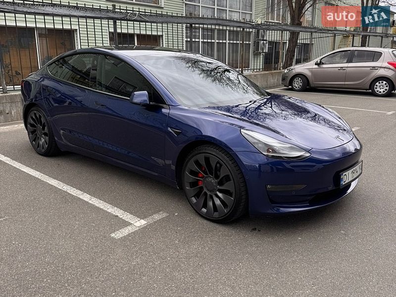 Седан Tesla Model 3 2021 в Киеве