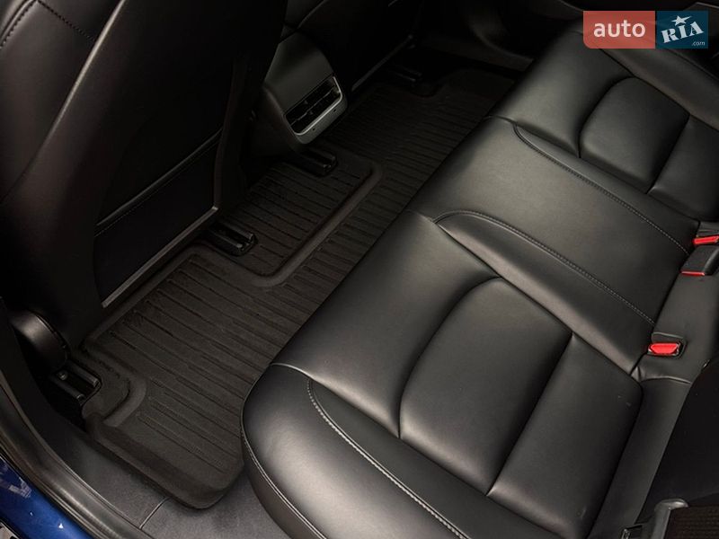 Седан Tesla Model 3 2021 в Киеве