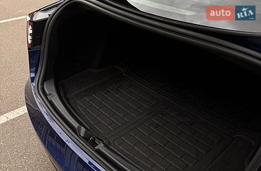 Седан Tesla Model 3 2021 в Киеве
